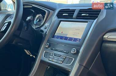 Седан Ford Fusion 2019 в 