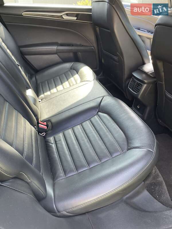 Седан Ford Fusion 2014 в Ужгороде