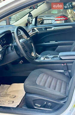 Седан Ford Fusion 2017 в 