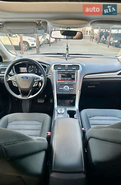 Седан Ford Fusion 2017 в 