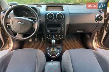 Хетчбек Ford Fusion 2003 в 