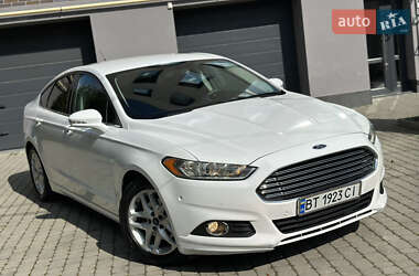 Седан Ford Fusion 2015 в Львове