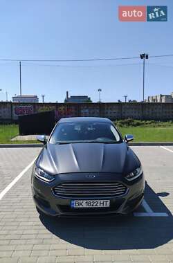 Седан Ford Fusion 2015 в 