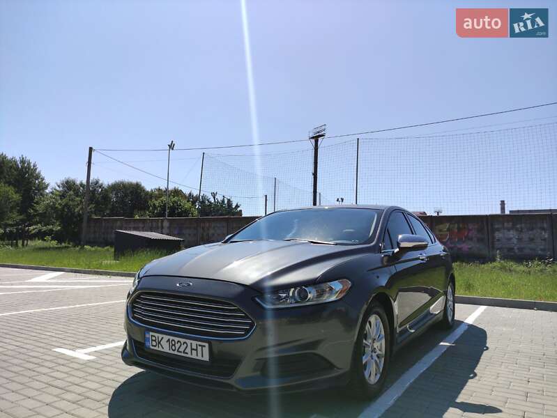 Седан Ford Fusion 2015 в Ровно