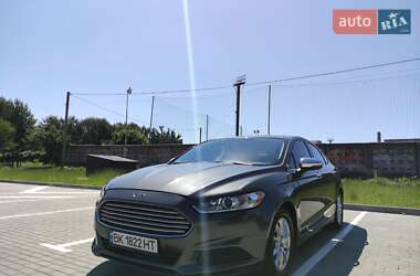 Седан Ford Fusion 2015 в 