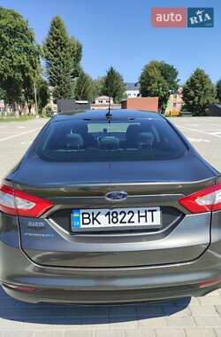 Седан Ford Fusion 2015 в 