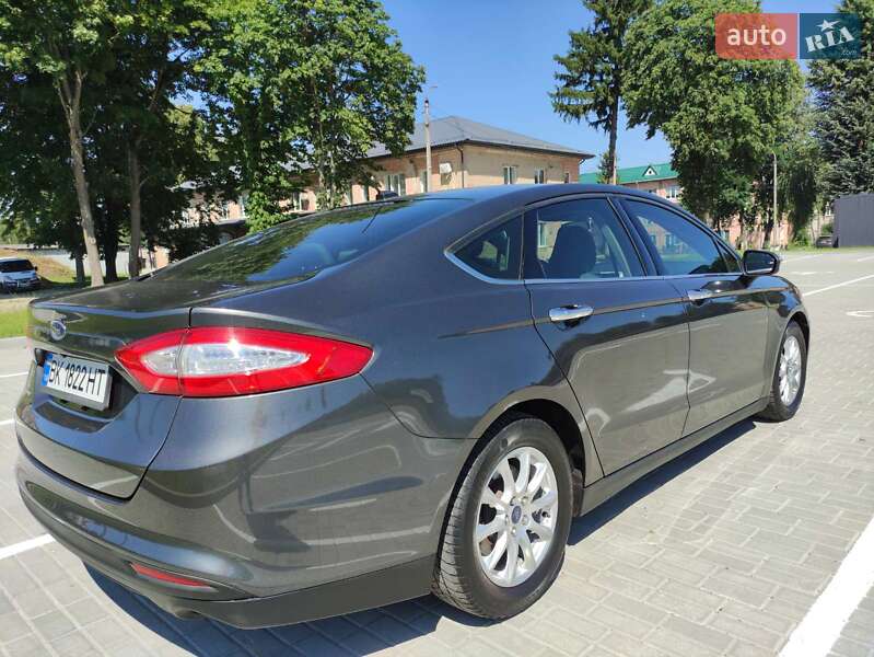 Седан Ford Fusion 2015 в Ровно