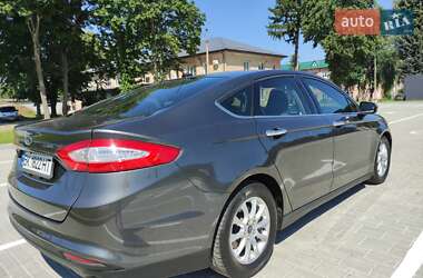 Седан Ford Fusion 2015 в 