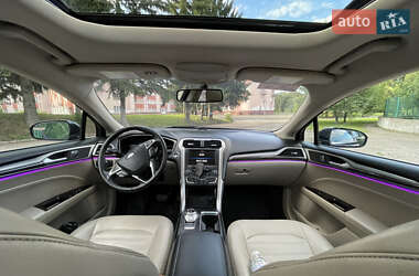 Седан Ford Fusion 2016 в 