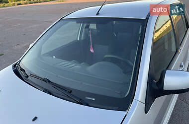 Хэтчбек Ford Fusion 2011 в 