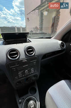 Хэтчбек Ford Fusion 2008 в 