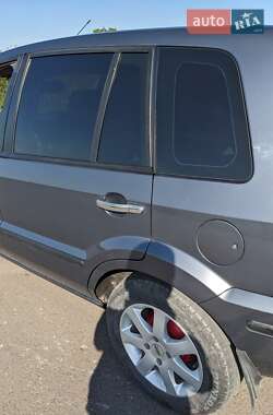 Хэтчбек Ford Fusion 2005 в 