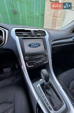 Седан Ford Fusion 2015 в 