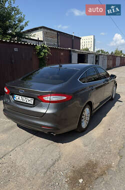 Седан Ford Fusion 2015 в 