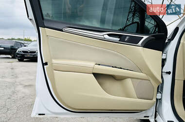 Седан Ford Fusion 2013 в 