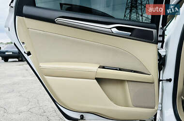 Седан Ford Fusion 2013 в 
