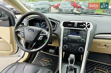 Седан Ford Fusion 2013 в 