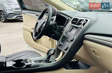 Седан Ford Fusion 2013 в 