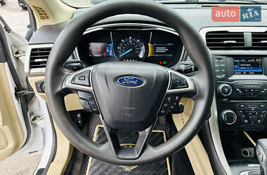 Седан Ford Fusion 2013 в 