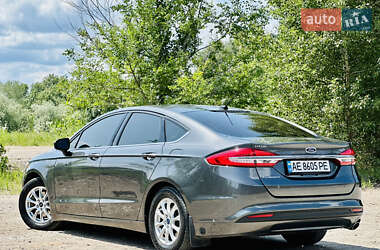 Седан Ford Fusion 2016 в 