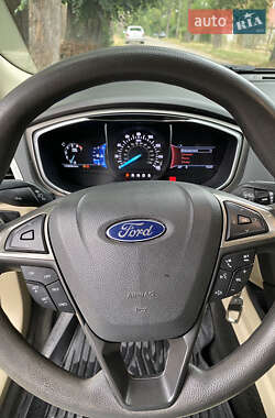 Седан Ford Fusion 2016 в 