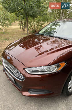 Седан Ford Fusion 2016 в 