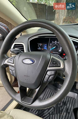 Седан Ford Fusion 2016 в 