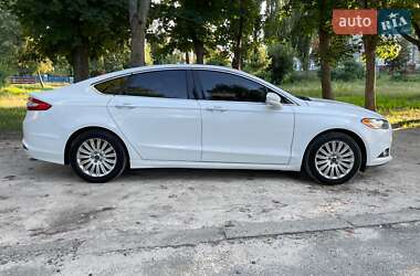 Седан Ford Fusion 2015 в 