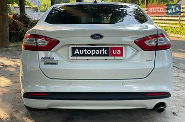 Седан Ford Fusion 2015 в 