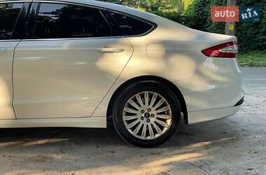 Седан Ford Fusion 2015 в 