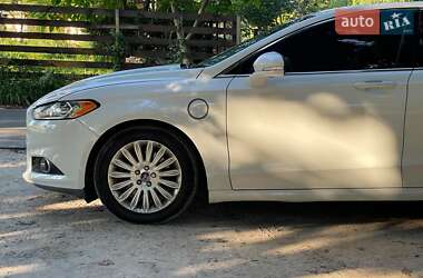 Седан Ford Fusion 2015 в 