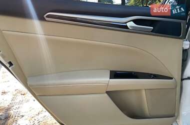 Седан Ford Fusion 2015 в 