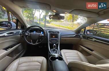Седан Ford Fusion 2015 в 