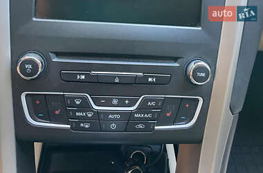Седан Ford Fusion 2015 в 