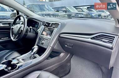 Седан Ford Fusion 2013 в 