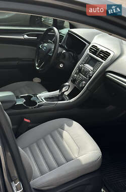 Седан Ford Fusion 2013 в 