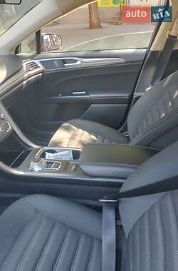 Седан Ford Fusion 2017 в 