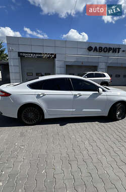 Седан Ford Fusion 2013 в 