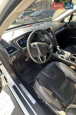 Седан Ford Fusion 2013 в 