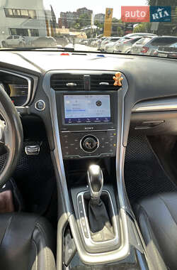 Седан Ford Fusion 2013 в 
