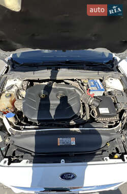 Седан Ford Fusion 2013 в 