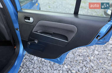 Хэтчбек Ford Fusion 2011 в 
