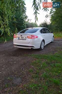 Седан Ford Fusion 2013 в 