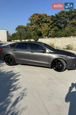 Седан Ford Fusion 2015 в 