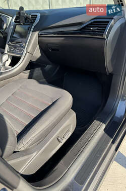 Седан Ford Fusion 2015 в 