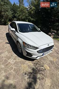 Седан Ford Fusion 2019 в 
