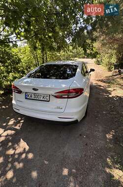 Седан Ford Fusion 2019 в 