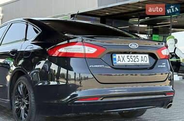 Седан Ford Fusion 2015 в 