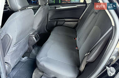 Седан Ford Fusion 2015 в 