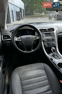 Седан Ford Fusion 2015 в 